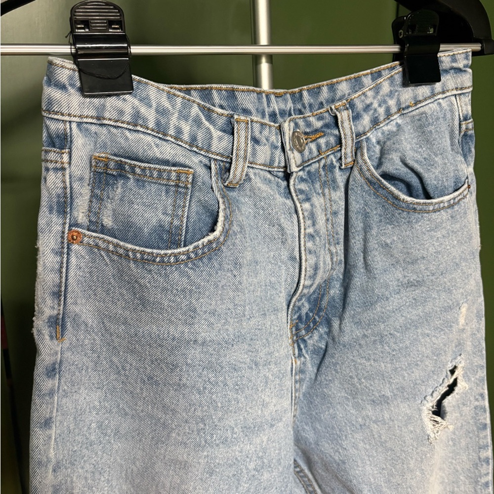 🤍3/$20 - SHEIN Blue Straight Leg Jeans with Distressed Details